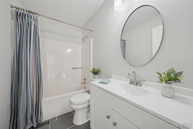 709 Ginger Wood Court, Ballwin, MO 63021