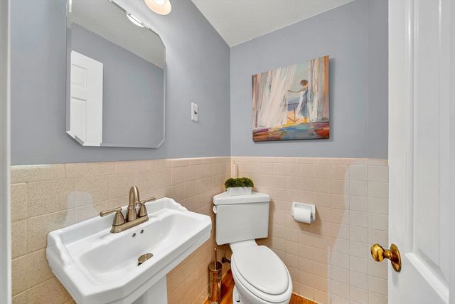 24 John Alden St, Holden, MA 01520