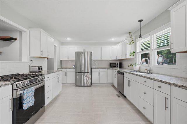 9500 E 79th Terrace, Raytown, MO 64138