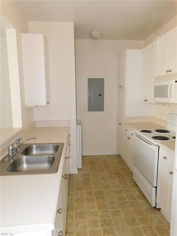2381 Wessington DR, Virginia Beach, VA 23454