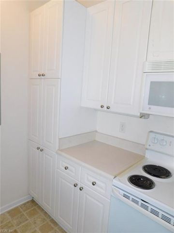 2381 Wessington DR, Virginia Beach, VA 23454