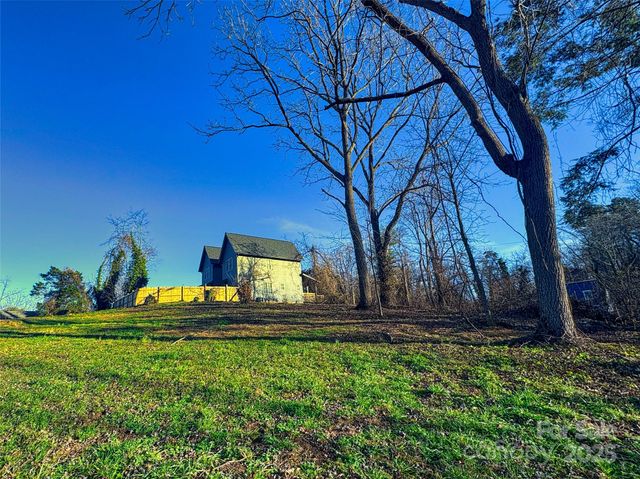 99999 Atlanta Avenue, Asheville, NC 28806