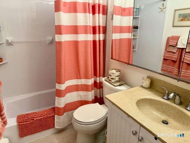 4 Arlington Court 4, Brookfield, CT 06804