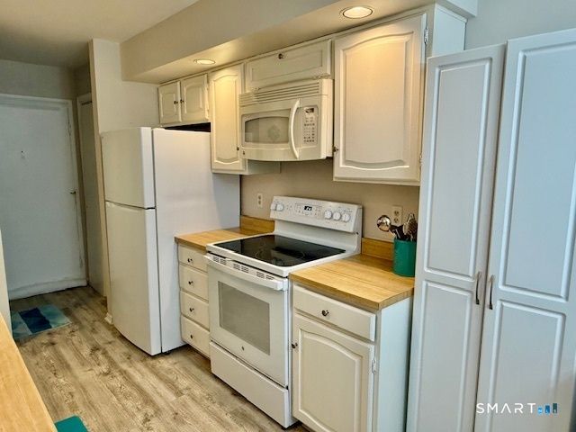 4 Arlington Court 4, Brookfield, CT 06804