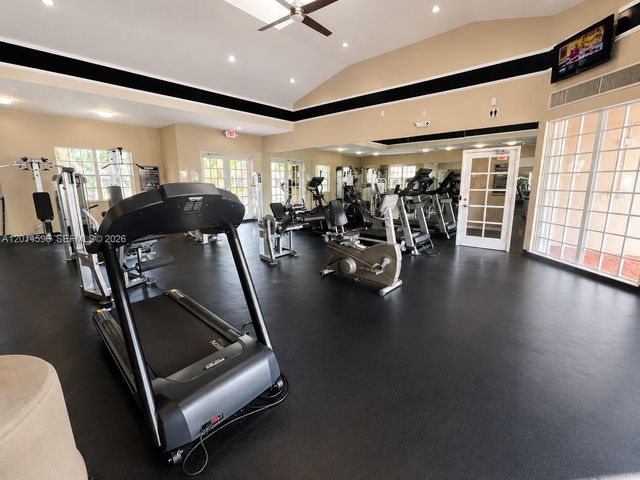 2890 N Oakland Forest Dr 203, Oakland Park, FL 33309