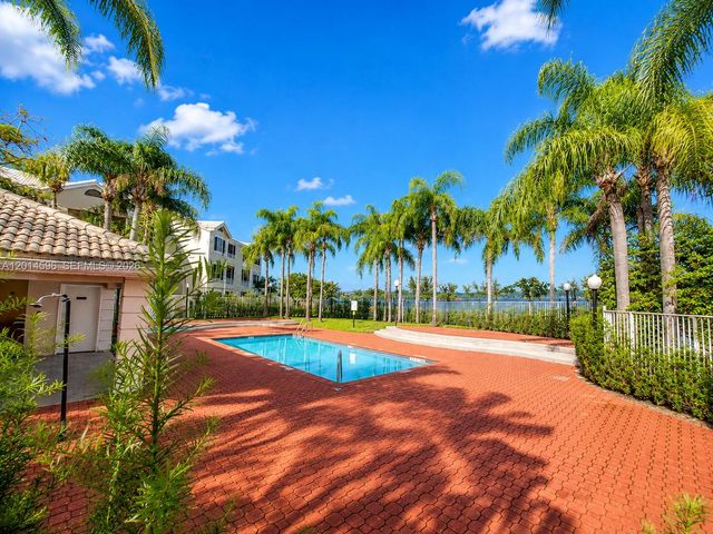 2890 N Oakland Forest Dr 203, Oakland Park, FL 33309