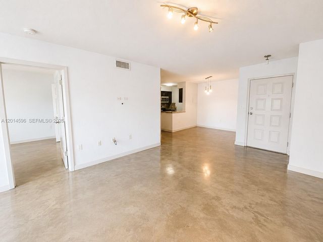 2890 N Oakland Forest Dr 203, Oakland Park, FL 33309