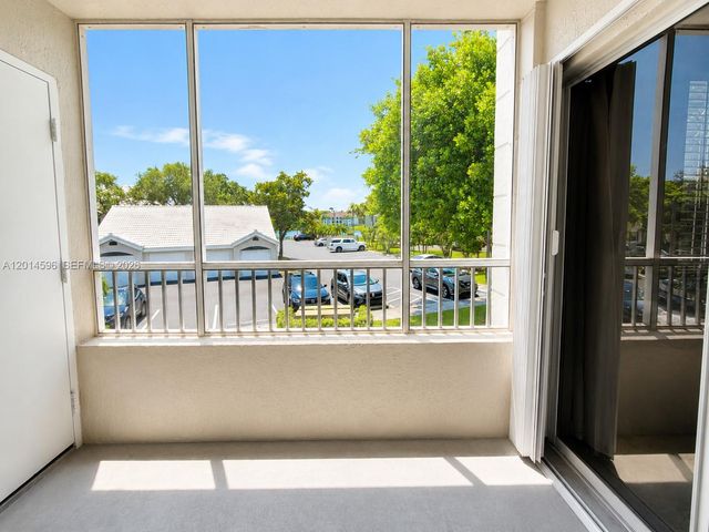 2890 N Oakland Forest Dr 203, Oakland Park, FL 33309