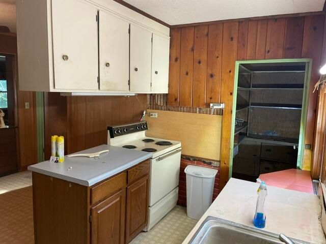 6381 146th Avenue, Laketown Twp, MI 49423