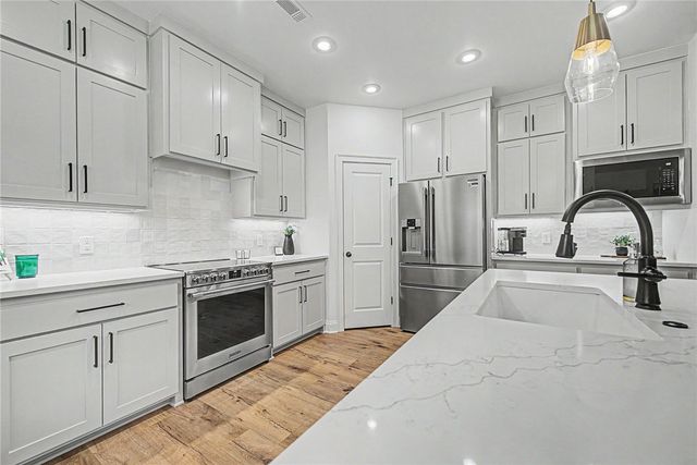 6 Burnmouth Place, Bella Vista, AR 72715