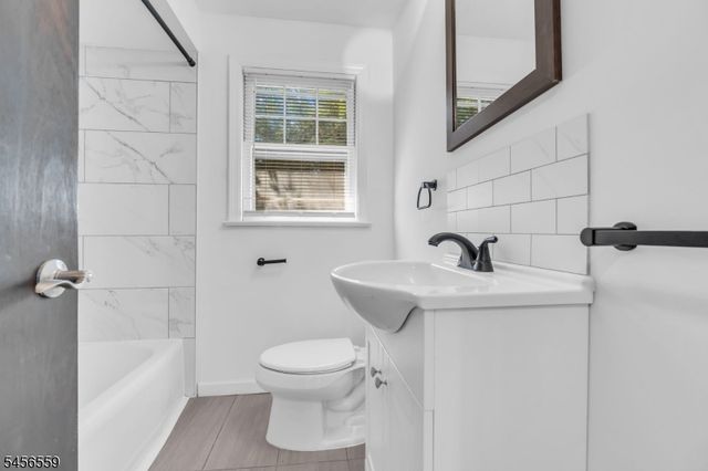 34 N 15Th Ave, Manville Boro, NJ 08835