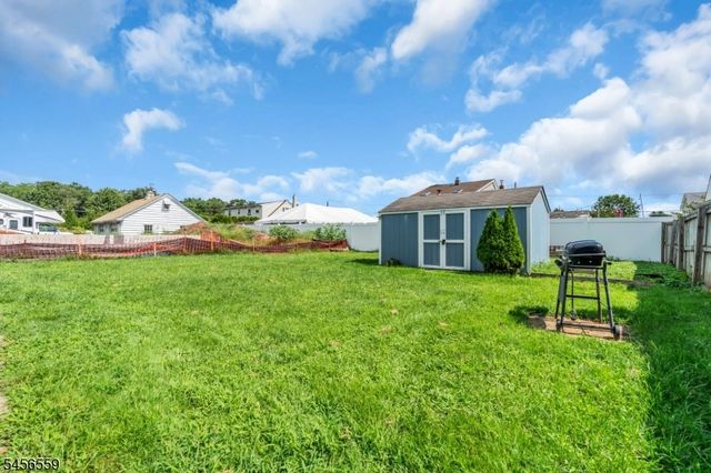 34 N 15Th Ave, Manville Boro, NJ 08835