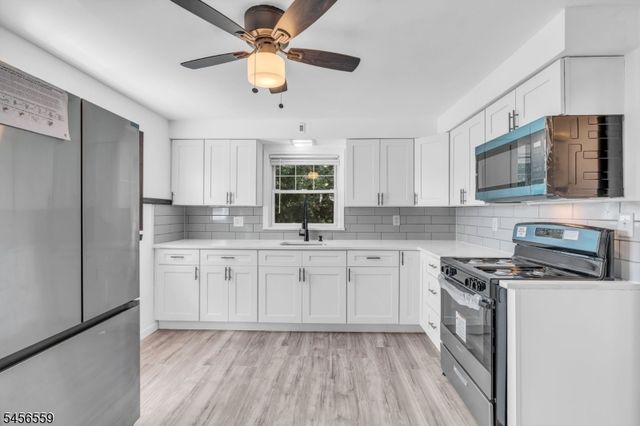 34 N 15Th Ave, Manville Boro, NJ 08835