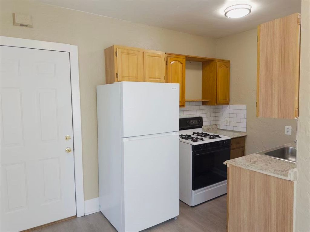 25 Oakland Ave 2F, Everett, MA 02149