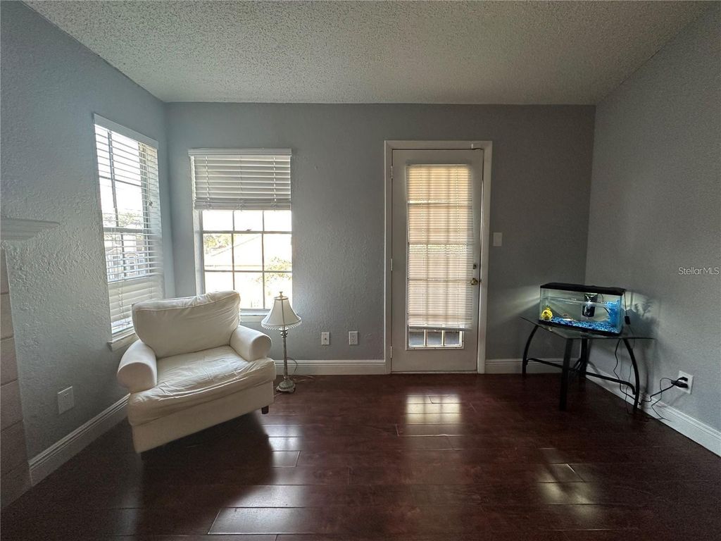 Image 5 of property listing at 5601 ROSEBRIAR WAY S304, Orlando, FL 32822