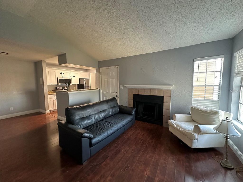Image 6 of property listing at 5601 ROSEBRIAR WAY S304, Orlando, FL 32822
