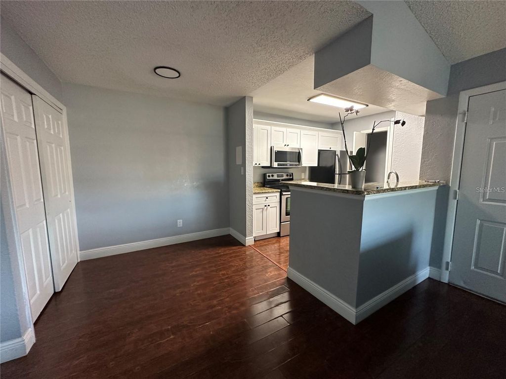 Image 7 of property listing at 5601 ROSEBRIAR WAY S304, Orlando, FL 32822