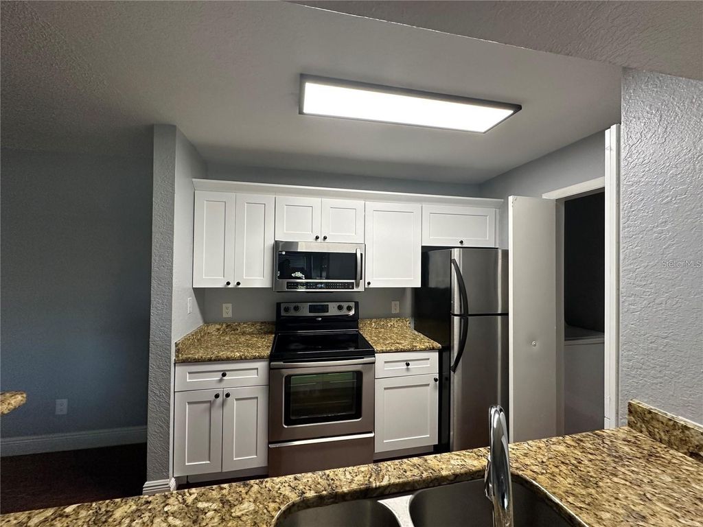 Image 9 of property listing at 5601 ROSEBRIAR WAY S304, Orlando, FL 32822