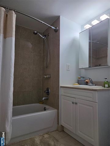 100 Old Palisade Road 803, Fort Lee, NJ 07024