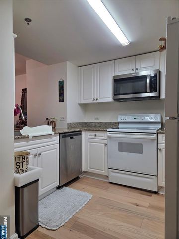100 Old Palisade Road 803, Fort Lee, NJ 07024