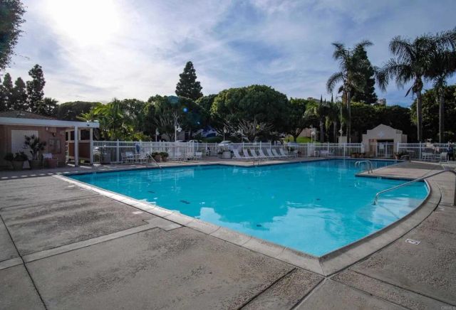 7067 Camino Revueltos 310, San Diego, CA 92111