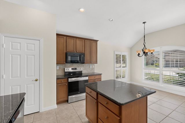 9900 Hanford Drive, Denton, TX 76207