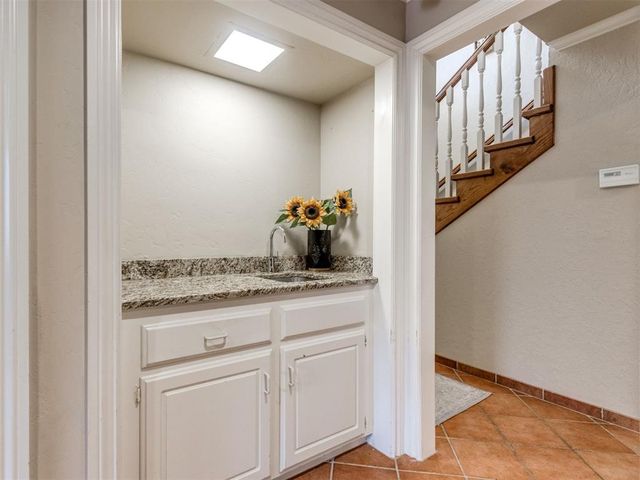 11805 N Woodbridge Road, Oklahoma City, OK 73162