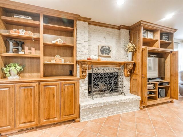 11805 N Woodbridge Road, Oklahoma City, OK 73162