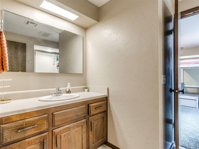 11805 N Woodbridge Road, Oklahoma City, OK 73162