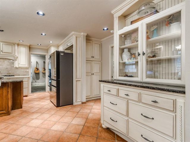 11805 N Woodbridge Road, Oklahoma City, OK 73162