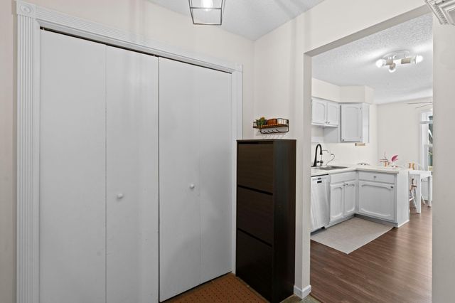 3861 Gold Point B, Eagan, MN 55122