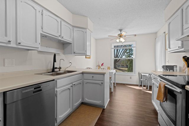 3861 Gold Point B, Eagan, MN 55122