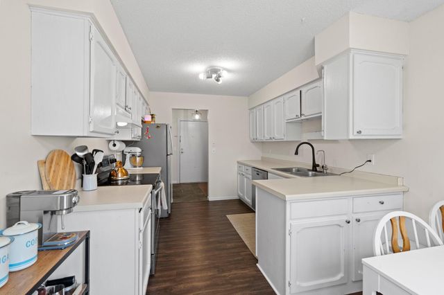 3861 Gold Point B, Eagan, MN 55122