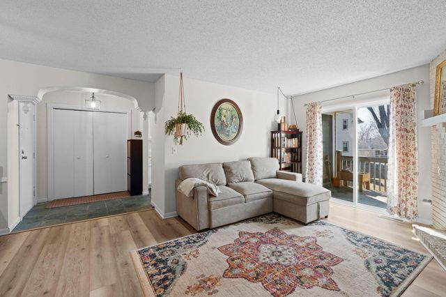 3861 Gold Point B, Eagan, MN 55122