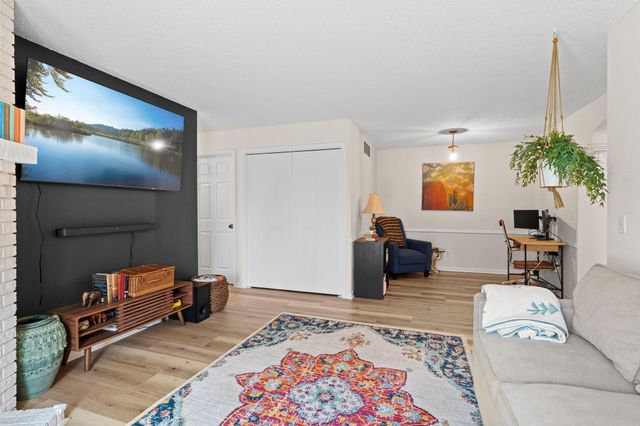 3861 Gold Point B, Eagan, MN 55122