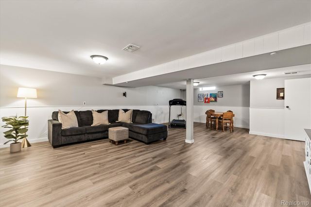 13141 Balfour Drive, Warren, MI 48088