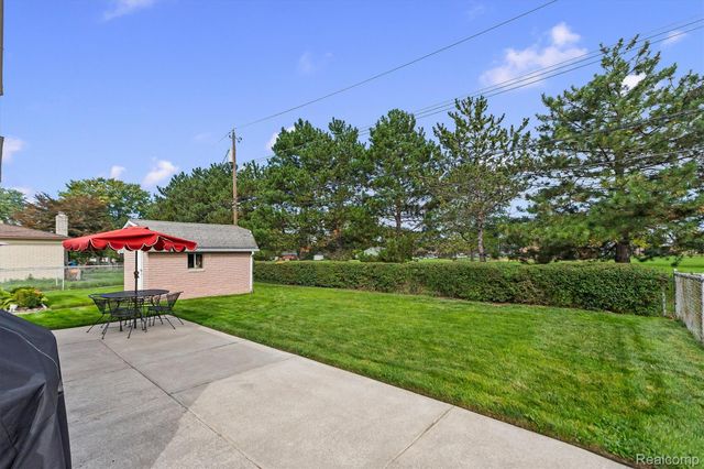 13141 Balfour Drive, Warren, MI 48088