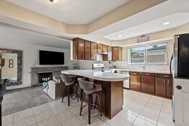 13141 Balfour Drive, Warren, MI 48088