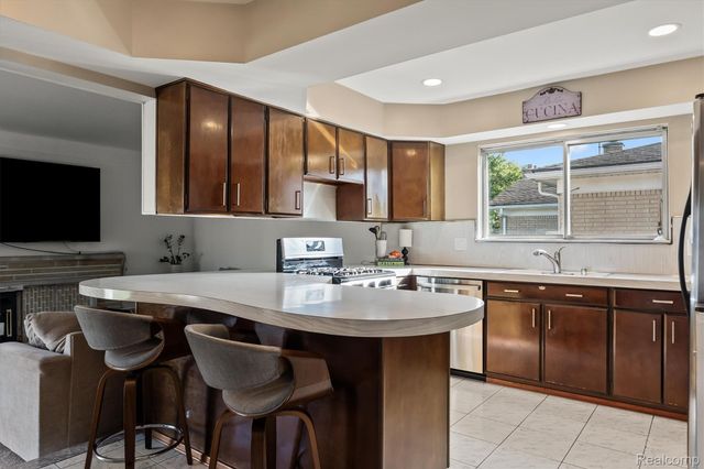 13141 Balfour Drive, Warren, MI 48088