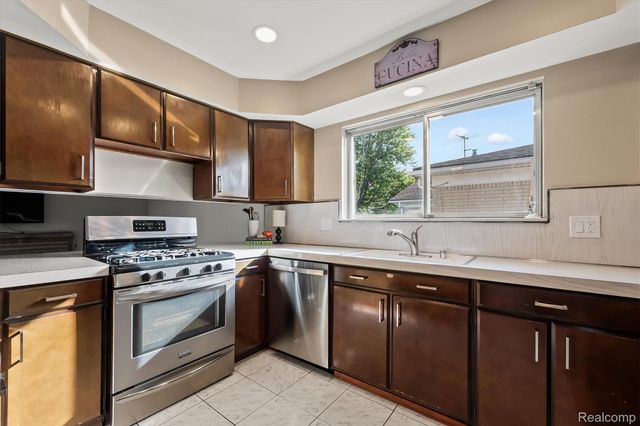 13141 Balfour Drive, Warren, MI 48088