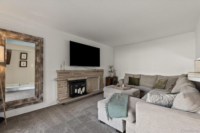 13141 Balfour Drive, Warren, MI 48088