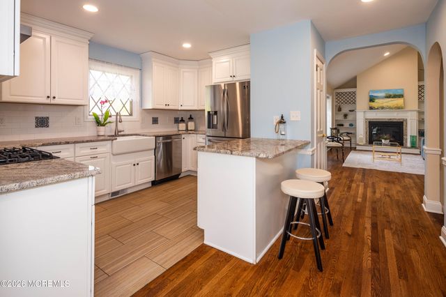 4 Woodland Road, Holmdel, NJ 07733