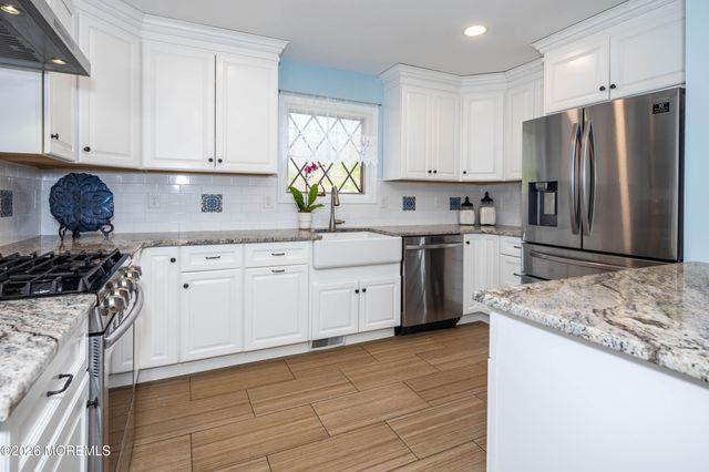 4 Woodland Road, Holmdel, NJ 07733