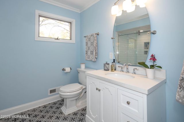 4 Woodland Road, Holmdel, NJ 07733
