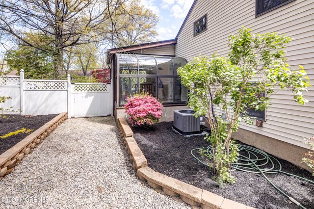 4 Woodland Road, Holmdel, NJ 07733