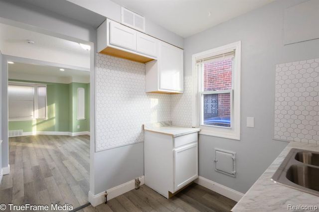 18627 Asbury Park, Detroit, MI 48235