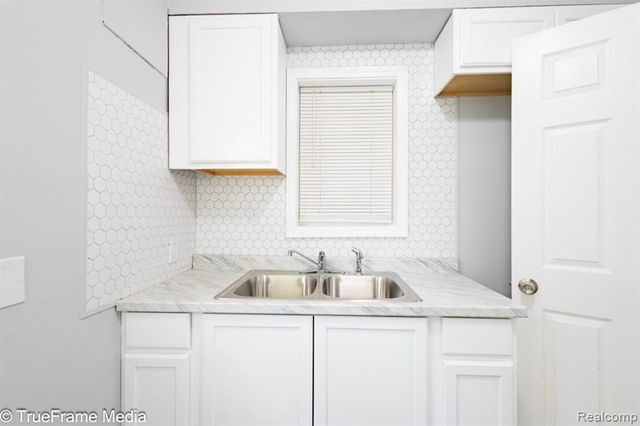 18627 Asbury Park, Detroit, MI 48235