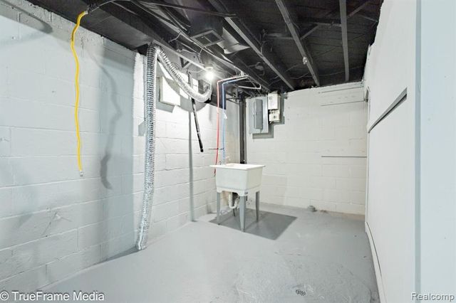 18627 Asbury Park, Detroit, MI 48235