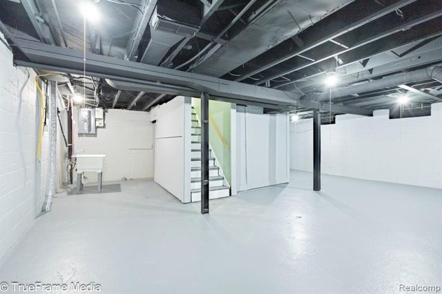 18627 Asbury Park, Detroit, MI 48235