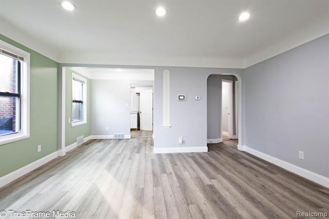 18627 Asbury Park, Detroit, MI 48235